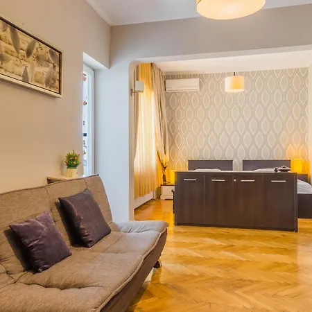 Palace Cismigiu Park Bukarest